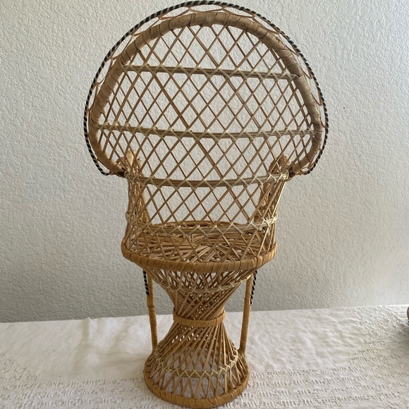 Vintage Wicker Mini Peacock Chair - Picture 5 of 9